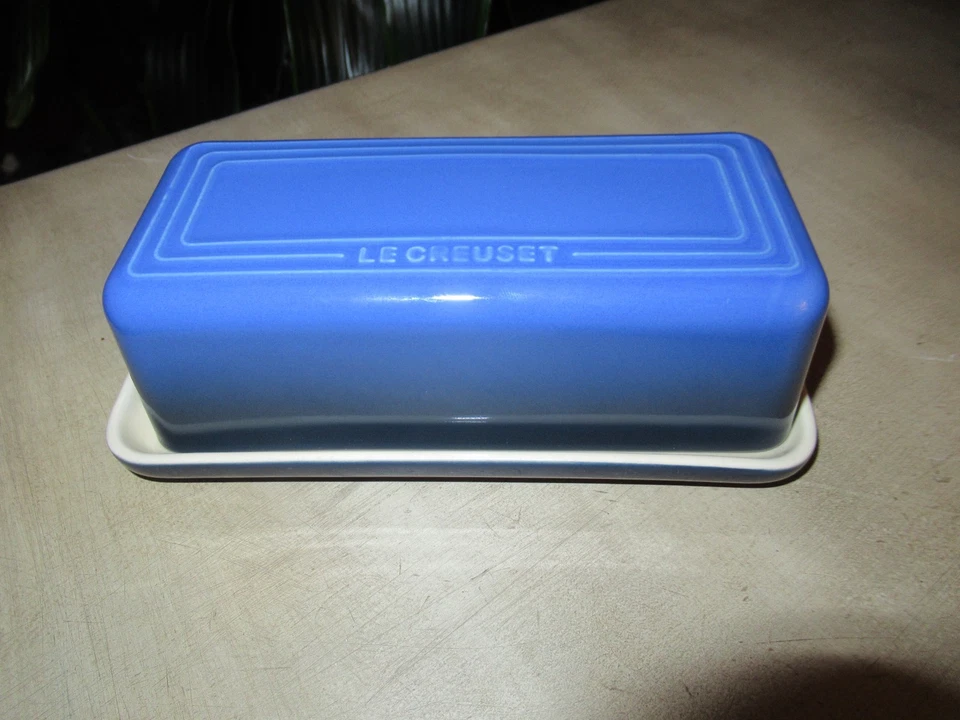 Plato de mantequilla rectangular Le Creuset Signature azul marsella Foto 2 de 4