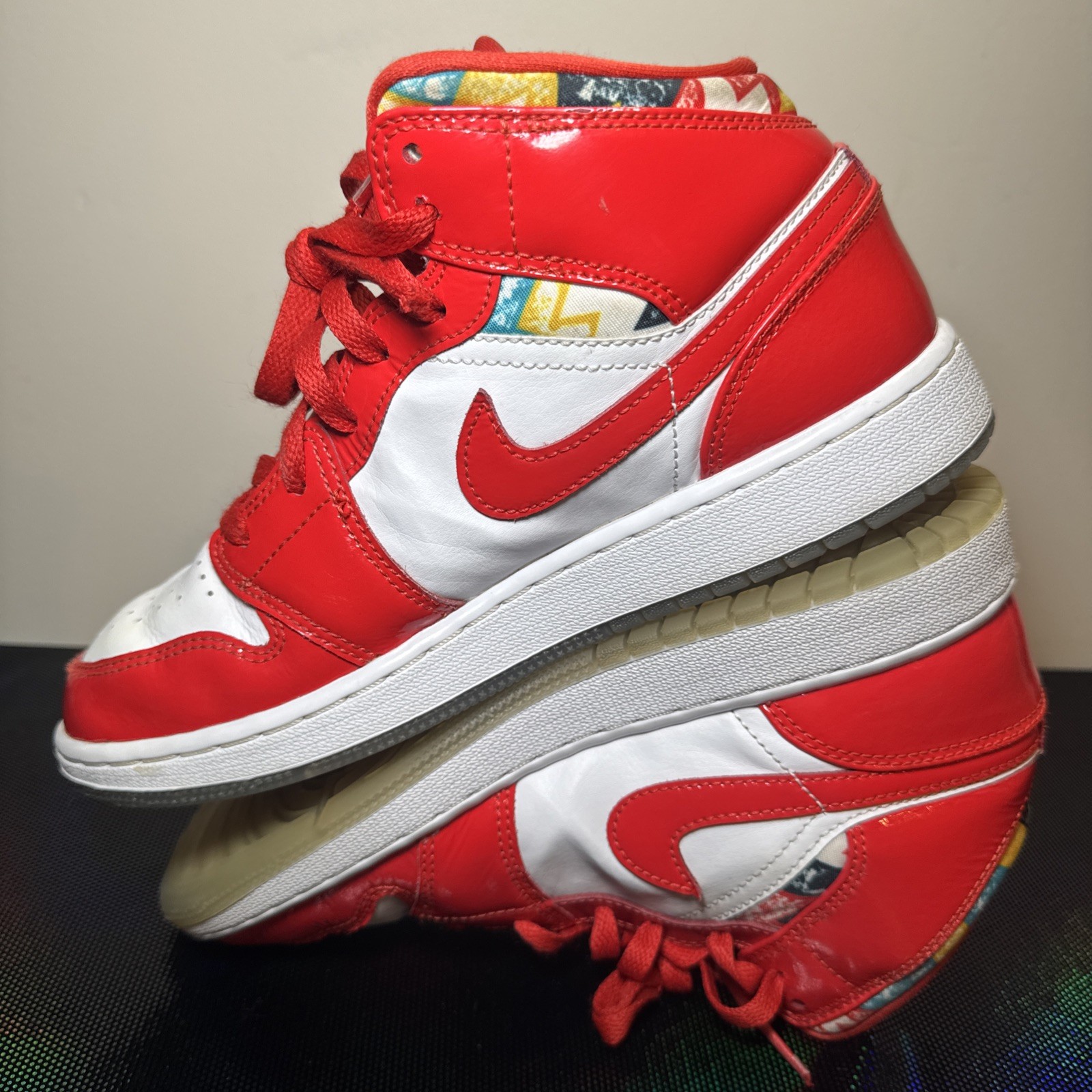 Air Jordan Retro 1 Mid SE 'Barcelona Red Size 6Y GS thumbnail 3