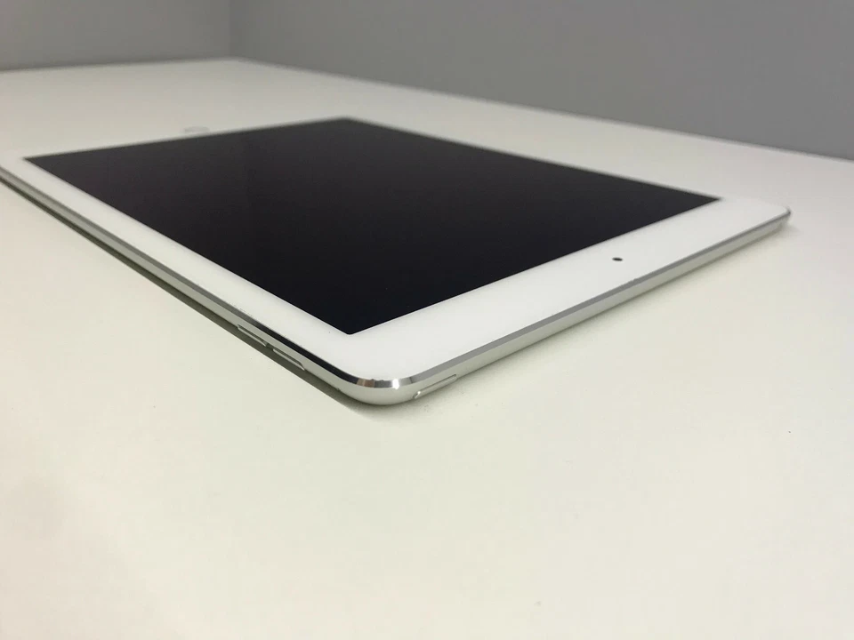 Apple iPad Air 2 A1566 16GB WiFi  9.7in MGLW2CL/A - White Tested - Image 4 of 4