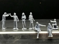 1:64 Scale Miniature People - Resin / unpainted - great for Dioramas #44 Figures