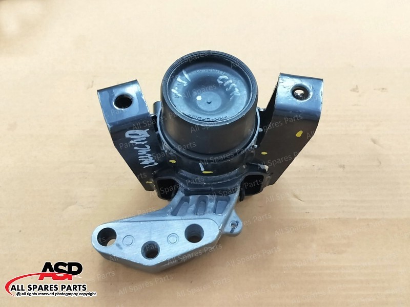 11610-71lc0-000 Suzuki Mounting Eng R Genuine OEM Part for
