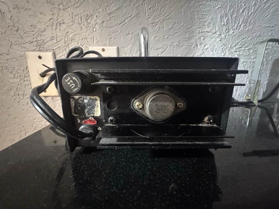 Pyramid PS-8KX Regulated Power Supply 13.8V 6A/8A Surge Broadcast-CB Radio- Ham - Image 3 of 4