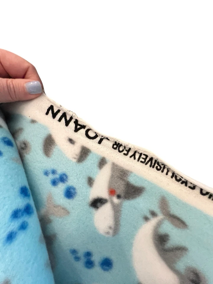 2 Piezas Tela Vellón Costura ¡Nuevo Bebé Tiburones! Azul Gris Acogedor Suave 2,5+ Yardas Foto 2 de 4