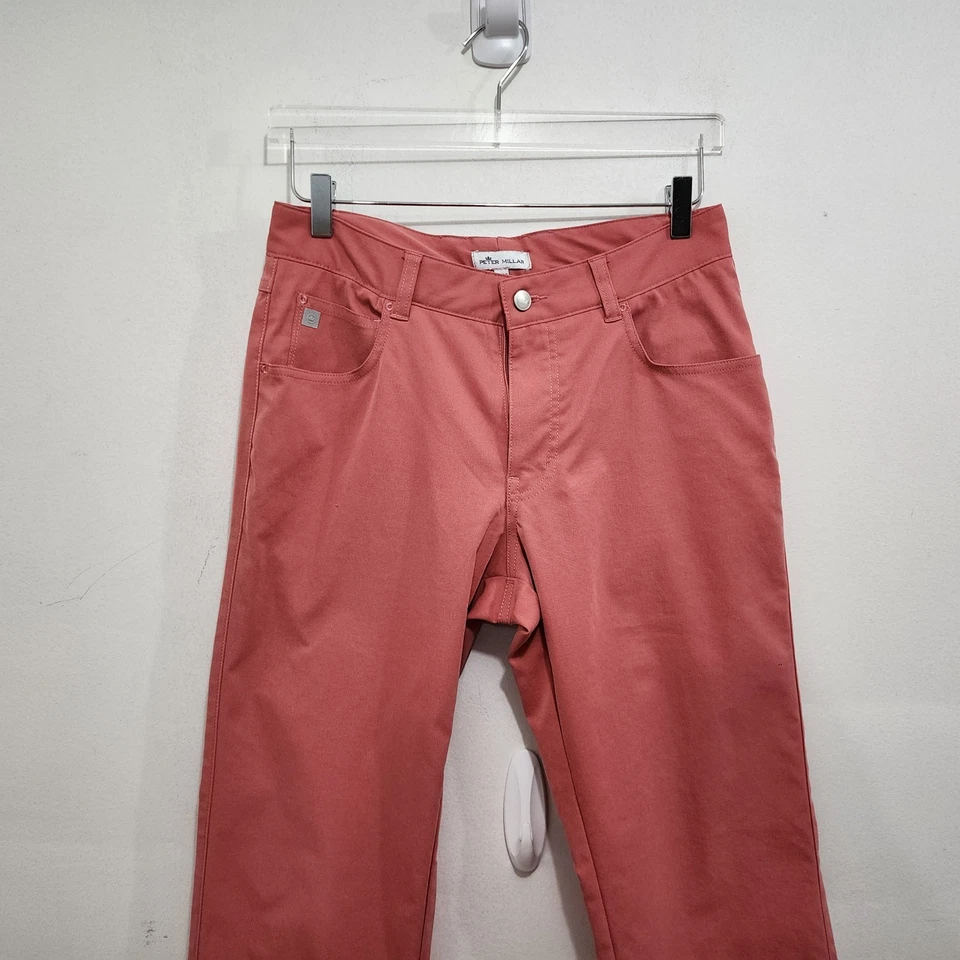 Calça masculina Peter Millar Performance Sport 5 bolsos 31x32 capa vermelha EB66 golfe chino - Imagem 3 de 4