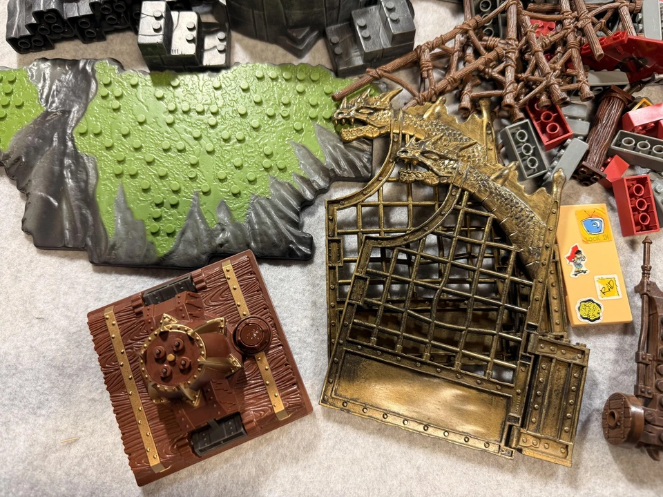 Mega Bloks Lot Castle Dragons Pirate Halo TMNTl Ship Blocks Construx Parts - Image 2 of 4