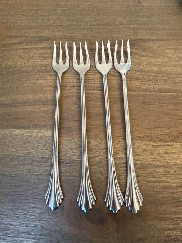 Oneida Distinction Deluxe REMBRANDT HH Stainless Flatware 4 Seafood Forks