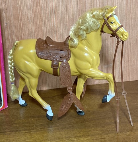 Vintage 1980 DALLAS BARBIE DOLL’S HORSE with Original Box, The Golden Palomino - Picture 2 of 12
