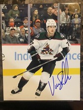 Victor SODERSTROM Signed 8x10 Photo!  ARIZONA COYOTES - TUSCON ROADRUNNER W/COA