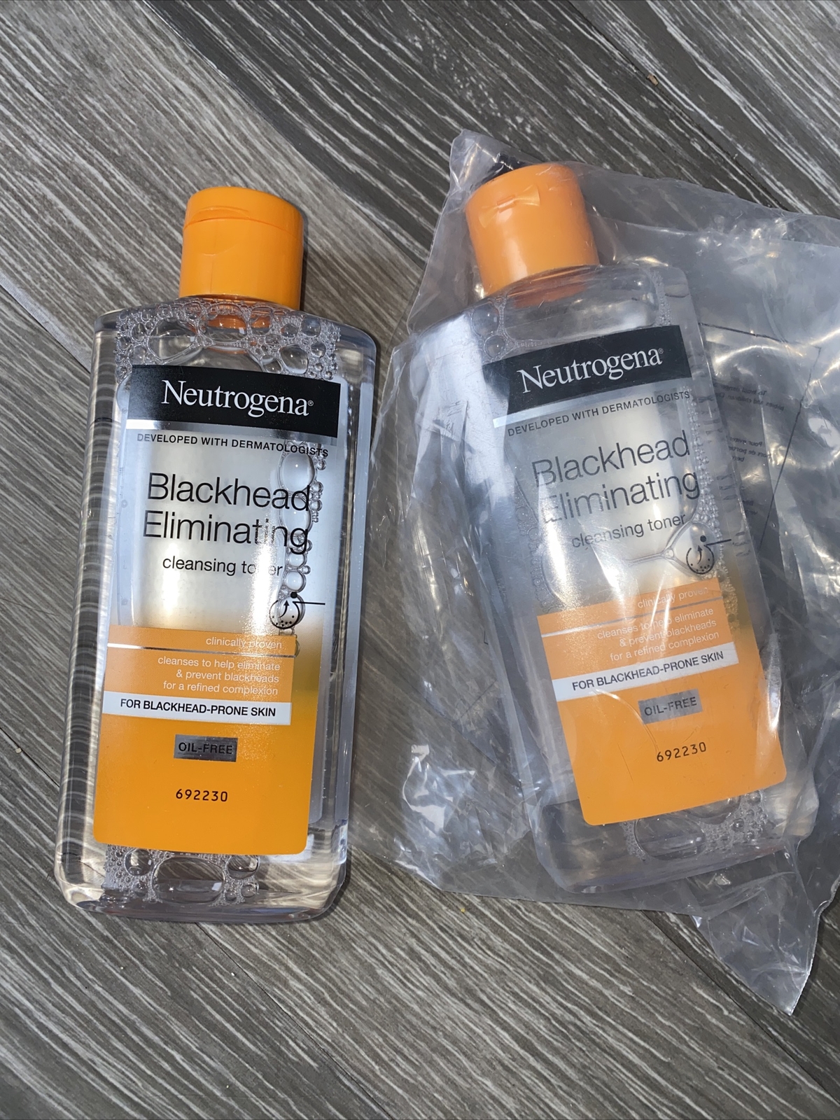 Neutrogena Blackhead Eliminating Cleansing Toner 200ml Combo Pack of 2