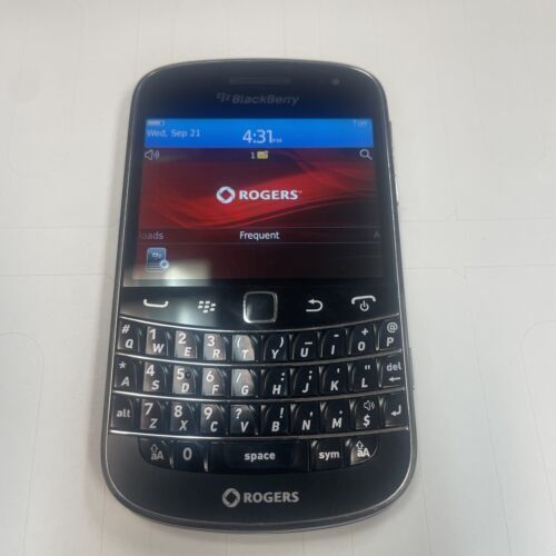 (Grade A) BLACKBERRY BOLD 9900 8GB cell phone (carrier: Rogers, Fido) - Picture 1 of 7