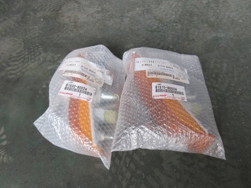 TOYOTA GENUINE AE86 SPRINTER TRUENO GT-APEX FRONT TURN SIGNAL LAMP SET OEM - Picture 3 of 5