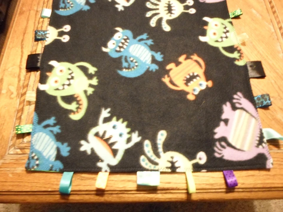 Taggie Sensor de Seguridad Hecho a Mano Estimulación Bebé Cintas Cuadradas Texturas Monstruo Foto 3 de 3