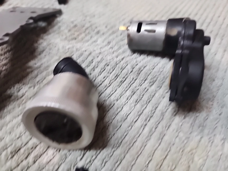 Traxxas TRA5407 TRX 3.3 Nitro Engine electric Start W/ extra RC parts NICE LOT - Image 3 of 4