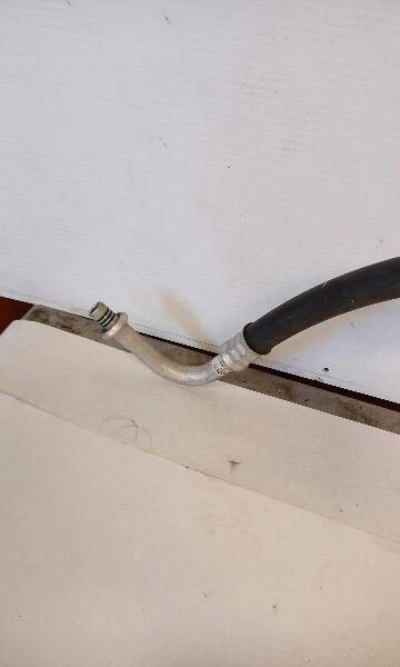 2006 Ford Focus AC Hoses 2.0 Liter 4 Cylinder - Image 3 of 4