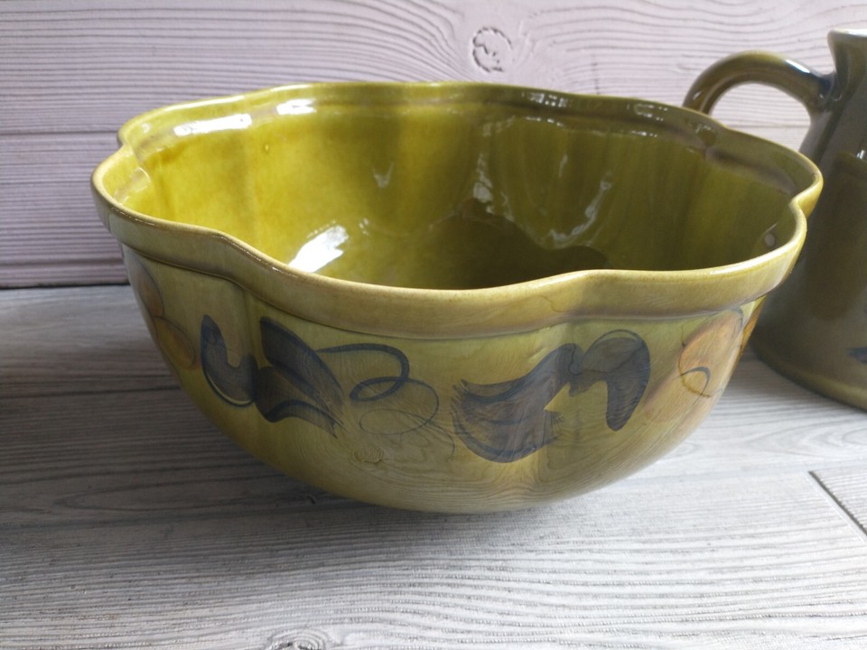 Vintage Los Angeles Pottery Ruffled Bowl Grapes Leaves & Pitcher Green