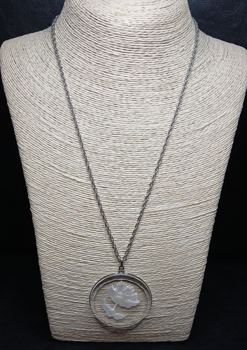 Vintage HALLMARK Chain Necklace Flower Glass Round Pendent. 10369 - Picture 5 of 9