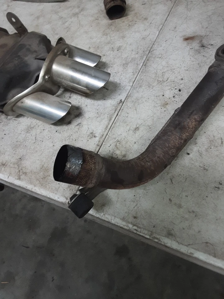 2005 05 05-06 Triumph Sprint ST 1050 Exhaust Manifold Header Mid Pipe Muffler - Image 2 of 4