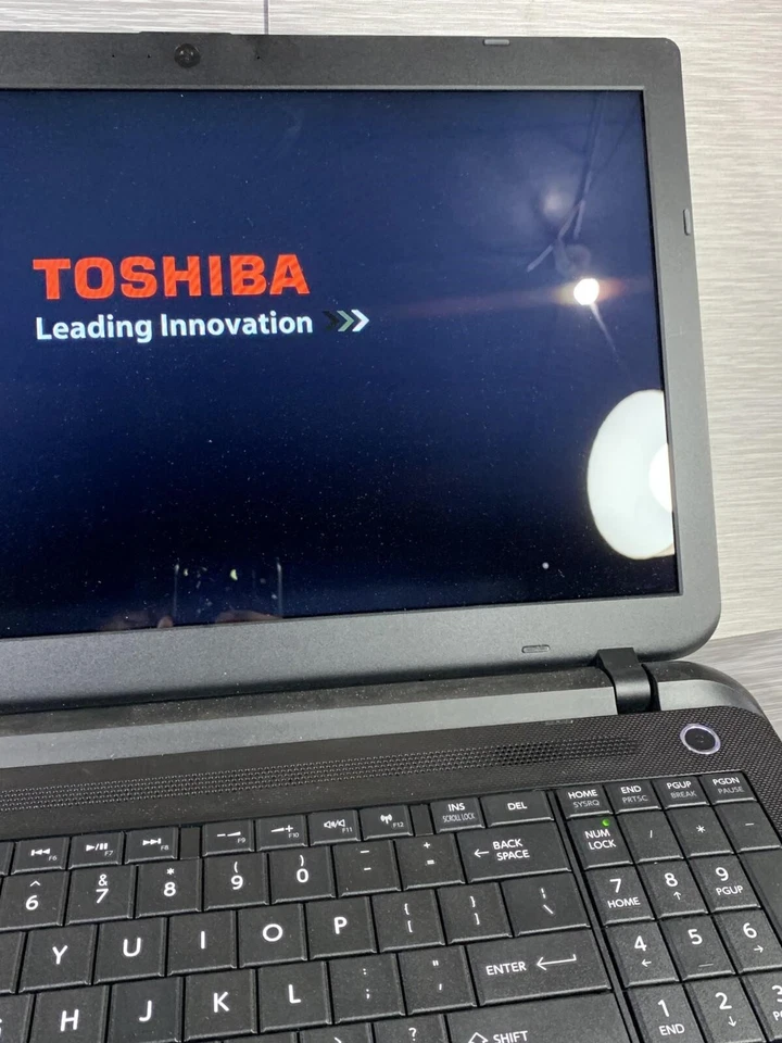 Portátil Toshiba Satellite C55-B5201 negro con pantalla de 15,6" Intel Celeron - para piezas Foto 4 de 4