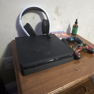Sony PlayStation 4 Slim Console, 2 Controllers, ONIKUMA Headset, Red Dead Redem 