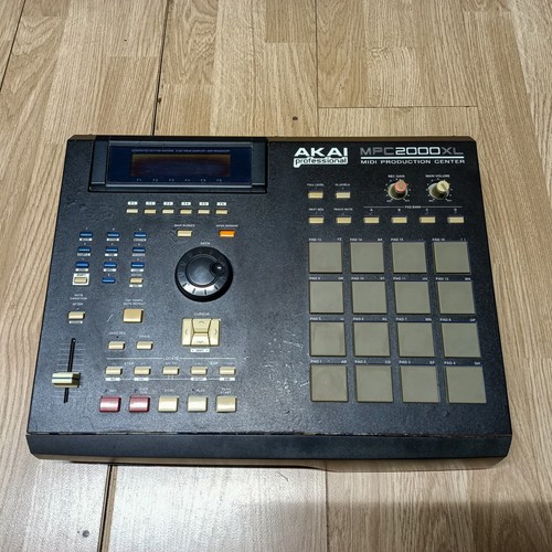 AKAI MPC 2000 XL 8 Outs Blue With Skin - Foto 1 di 12