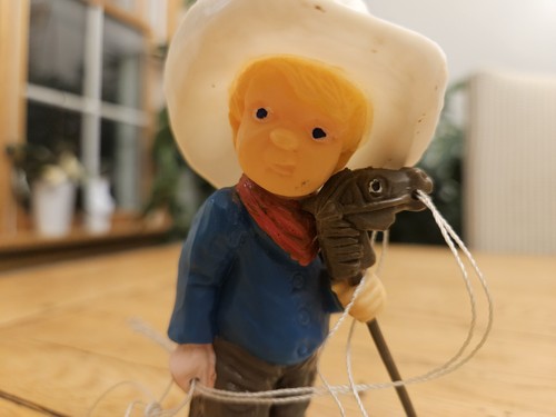 Vintage 1979 Wilton Tortenaufleger kleiner Cowboy mit Steckenpferd Stock Pferd Kunststoff 5" - Bild 5 von 9