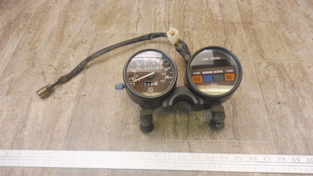 1982 Suzuki GS300 GS 300 S266-2) speedometer gauge cluster