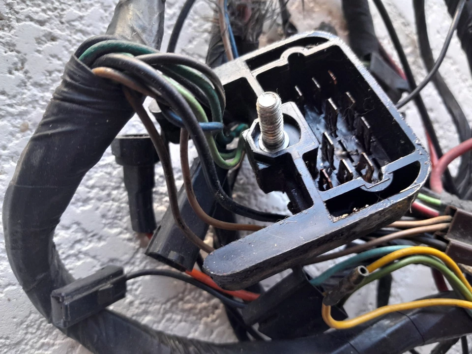 1971 71 CHICOTE DE FIOS DO MOTOR CHEVROLET CORVETTE FABRICANTE DE EQUIPAMENTO ORIGINAL USADO APENAS PARA PEÇAS VETTE - Imagem 4 de 4