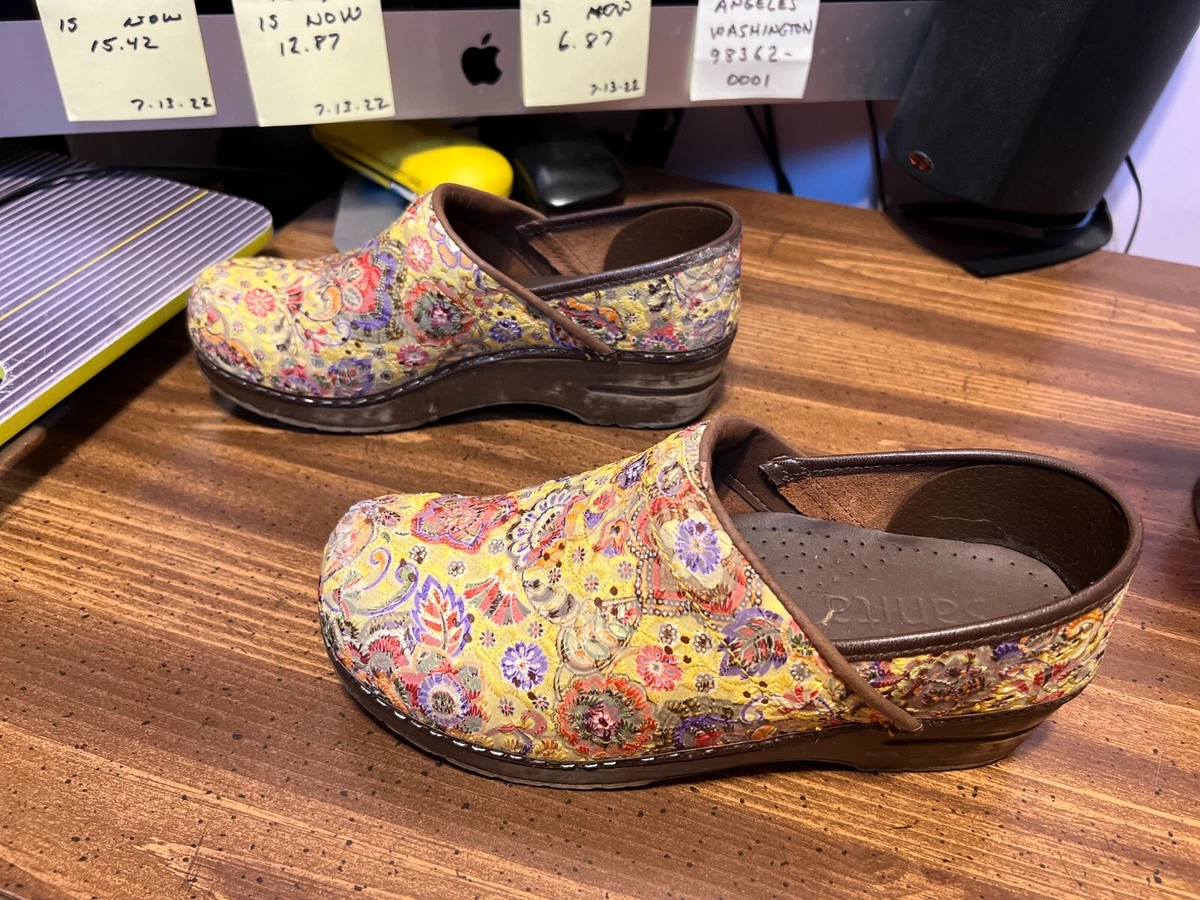 Sanita floral best sale clogs