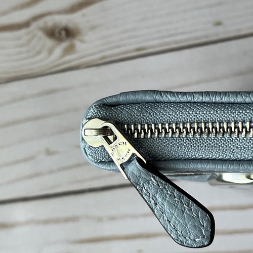 Billetera Coach Lonnie Pequeña con Cremallera Alrededor Firma Jacquard Azul Mármol C8323 - Imagen 8 de 14