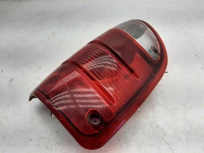 Lanterna traseira direita do passageiro excluindo STX 01-05 FORD RANGER 1L5Z13404BA - Imagem 4 de 4