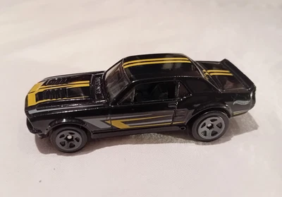 2010, Hot Wheels ´67 Ford Mustang GT, schwarz, goldene Streifen, lose - Bild 1 von 4