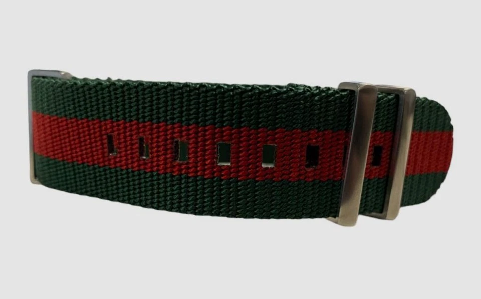 Correa de reloj Gucci de nailon verde para hombre Foto 3 de 4