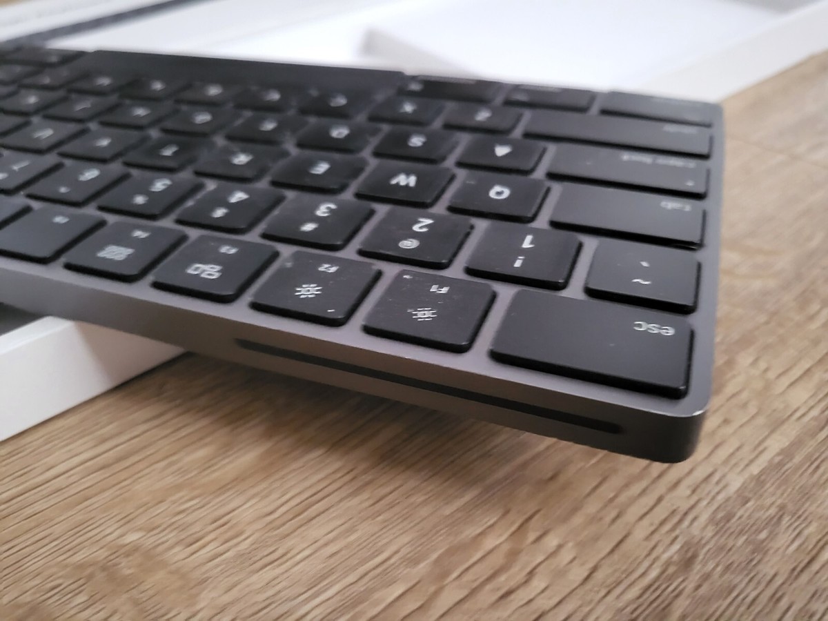 Apple Magic Keyboard with Numeric Keypad Bluetooth Wireless