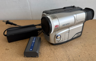 Samsung SCL610 NTSC Hi8 Video Camera Camcorder w/ Battery, Charging Cord