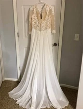 Elegant Lace Wedding Dress – Size 10 – New with Tag