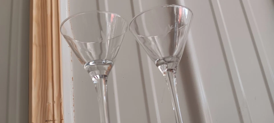 Vodka Grey Goose grabado 7 1/2" 4 oz. Juego de 2 copas de cóctel Crystal Martini Foto 2 de 4