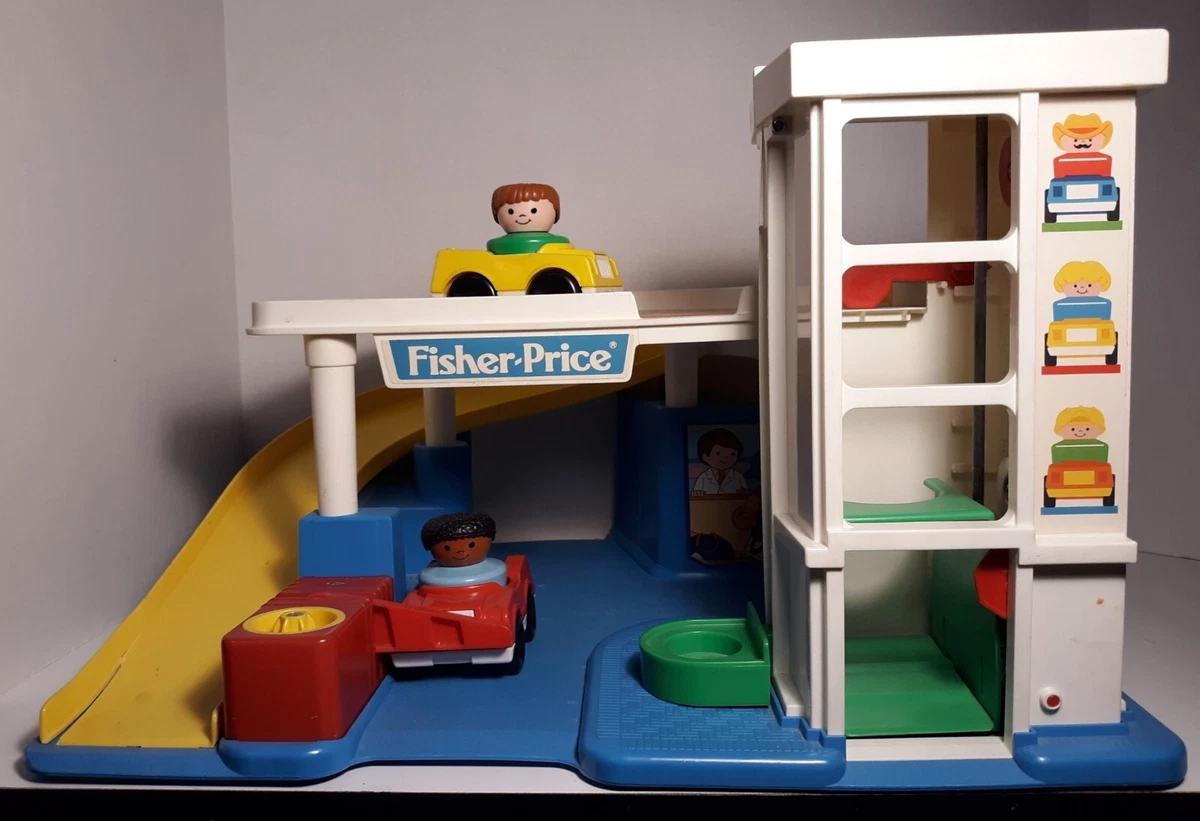 Vintage FISHER PRICE LITTLE PEOPLE GARAGE 2553 1990 W 2 CARS 3 LITTLE PEOPLE