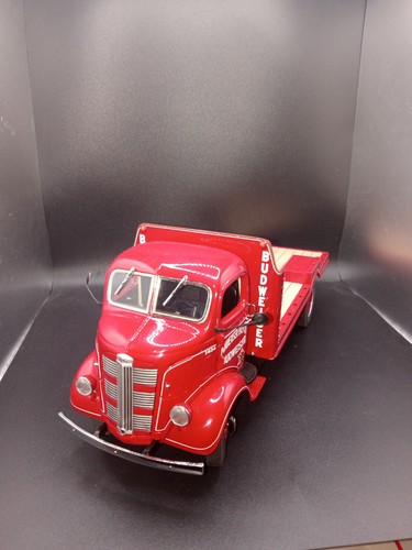 Danbury Mint 1938 GMC Budweiser Delivery Truck Kegs Stake-Sides 1:24 Red - 第 1/8 張圖片
