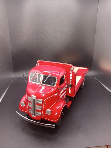 Danbury Mint 1938 GMC Budweiser Delivery Truck Kegs Stake-Sides 1:24 Red - Picture 1 of 8