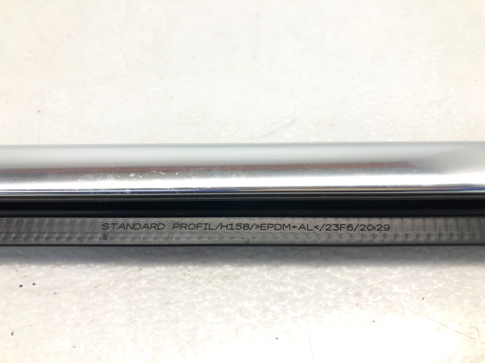 2017-2020 MASERATI LEVANTE LEFT DRIVER FRONT DOOR WINDOW BELT MOLDING TRIM OEM