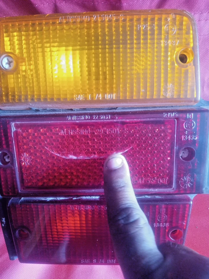 Luz trasera/lámpara izquierda Fiat 131 sedán - 1975-78 primera serie LOC-123DG Foto 3 de 4