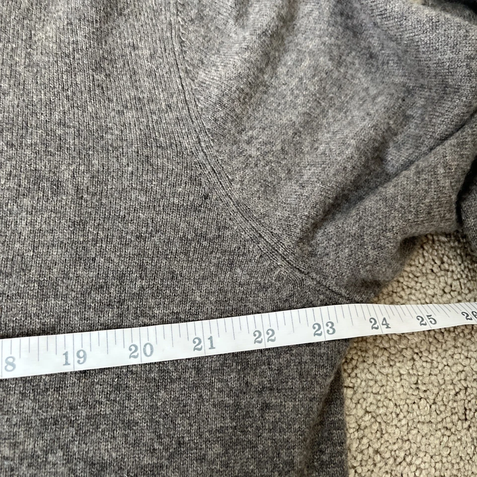 Suéter Neiman Marcus Masculino Extra Grande 100% Cashmere Decote V Taupe Macio Silencioso Luxo - Imagem 4 de 4