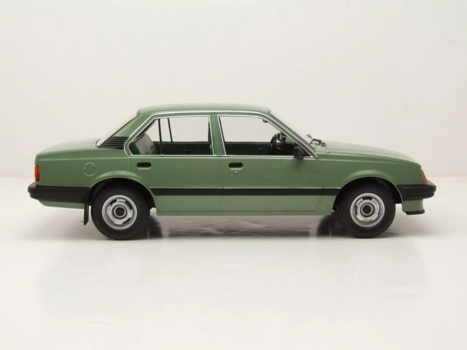 Opel Ascona C 1981 grün Modellauto 1:18 MCG - Bild 4 von 4