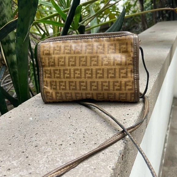 FENDI 复古 FF Zucca 小号 Monogram 涂层皮革斜挎包 带真品证明 — 第 4/4 张图片