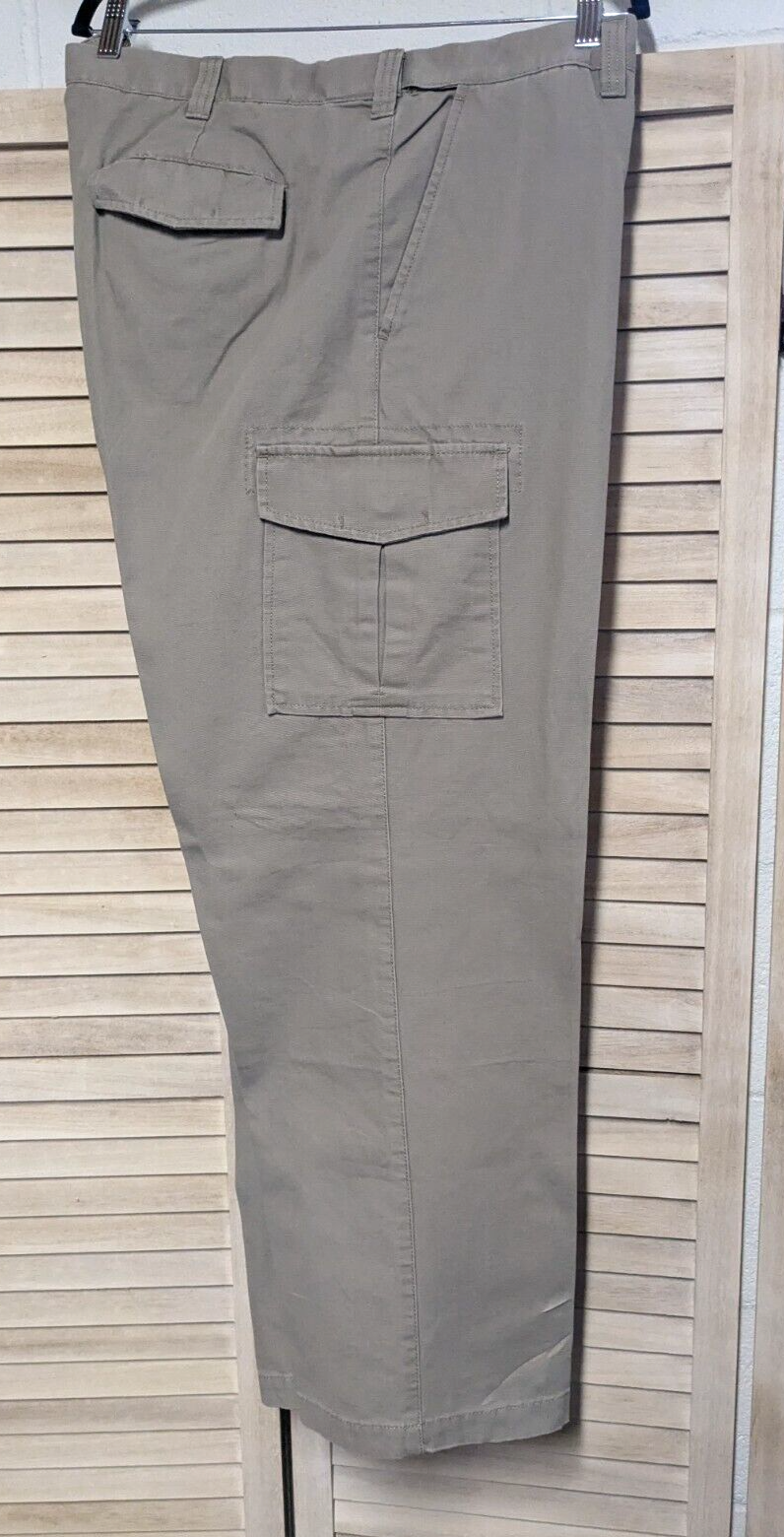 Croft & Barrow Mens 40W x32L Tan Cargo Pants Classic Fit Hidden Expandable Waist