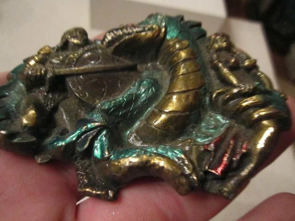 Hebilla de cinturón Dragon Slayer Design 1984 - verde y dorado - pesado - GW-12 Foto 2 de 4