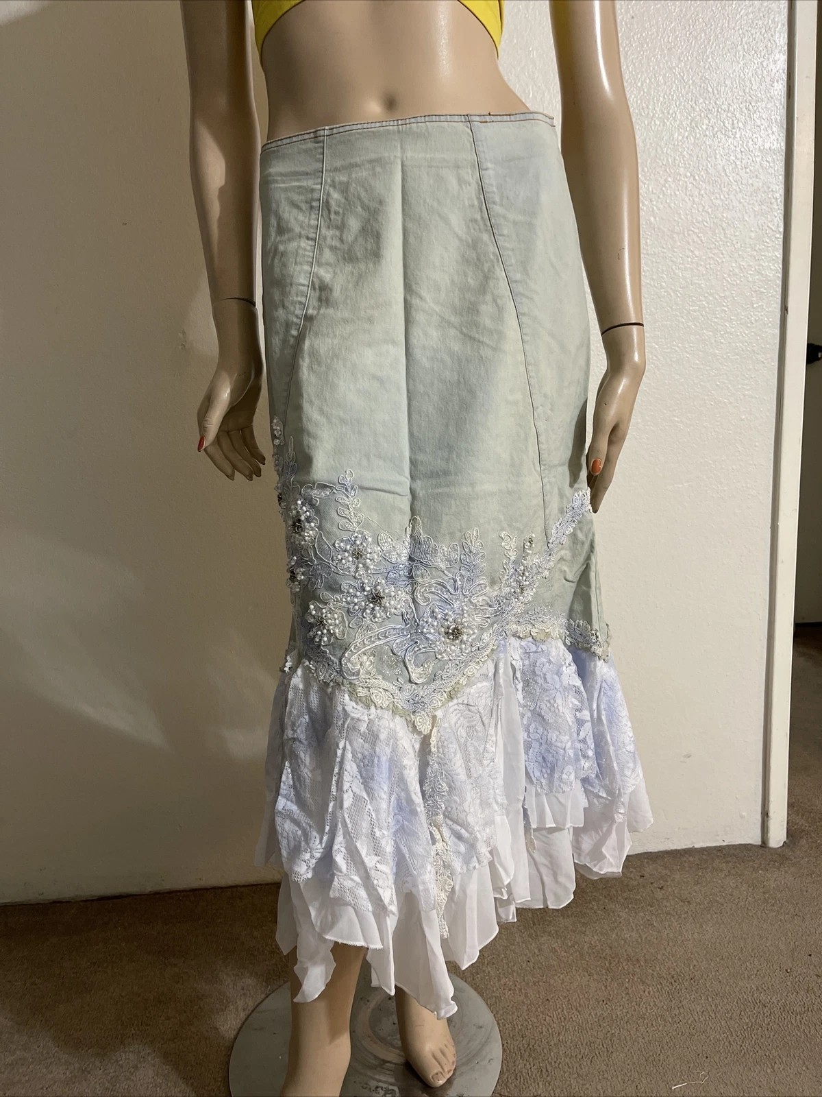 Light Blue White Denim Hippie Boho Beaded Embroidery Lace Size S(4-6) Skirt 710
Opens in a new windo