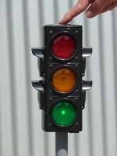 Ampel drogowy dla dzieci z AUTOMATYCZNYM ŚWIATŁEM I DŹWIĘKAMI w MAXI wysokości 72 cm 10345