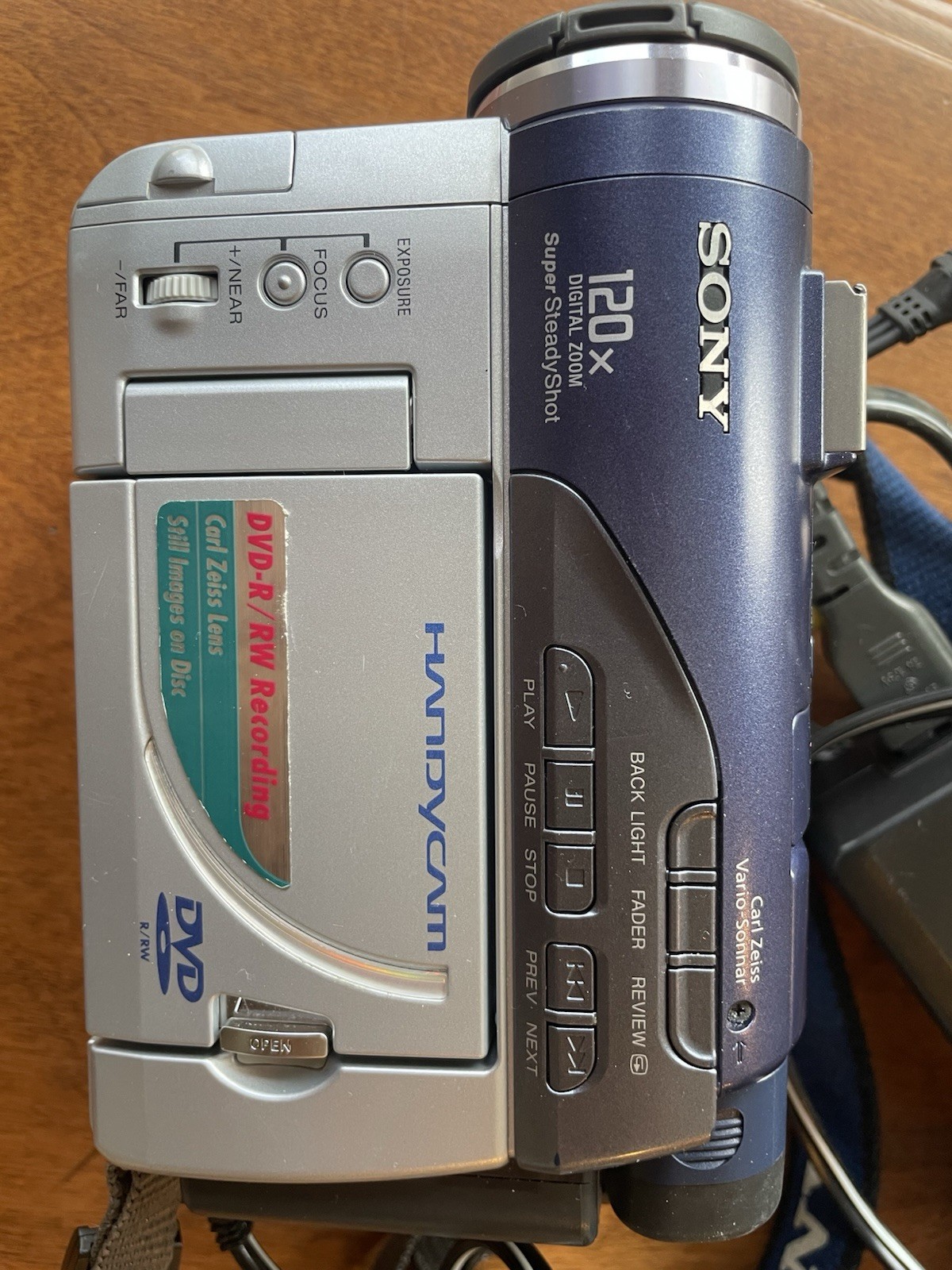 Sony Handycam DCR-DVD100 R/Rw Digital Zoom 120x Super Steady