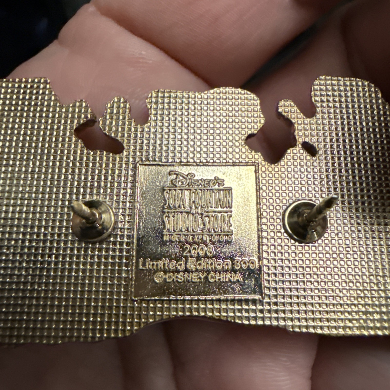 DISNEY DSF PIRATES OF THE CARIBBEAN HAPPY HOLIDAYS 2008 PIRATE SKULLS PIN LE 300